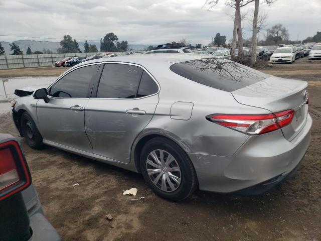 4T1B31HK6JU002059 - 2018 TOYOTA CAMRY LE SILVER photo 2