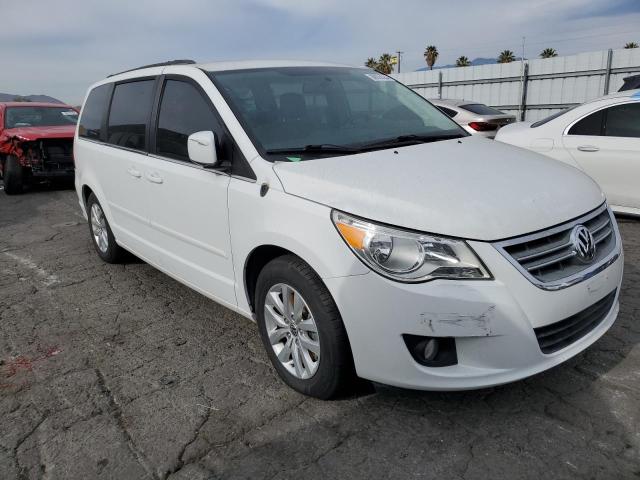 2C4RVABG0DR725439 - 2013 VOLKSWAGEN ROUTAN SE WHITE photo 4