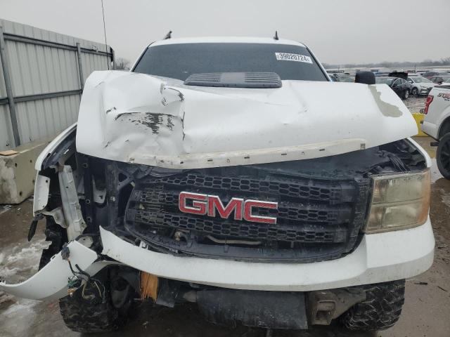 1GT120C83BF263857 - 2011 GMC SIERRA K2500 SLE WHITE photo 11