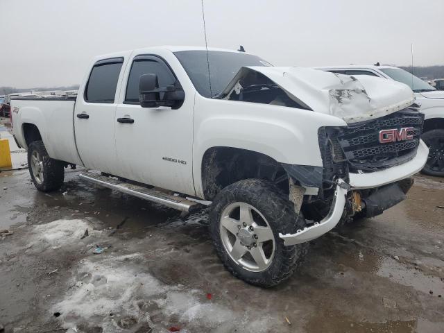 1GT120C83BF263857 - 2011 GMC SIERRA K2500 SLE WHITE photo 4