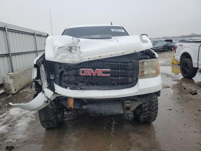 1GT120C83BF263857 - 2011 GMC SIERRA K2500 SLE WHITE photo 5