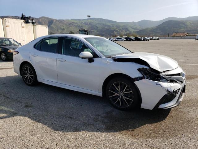 4T1T11AK9NU636976 - 2022 TOYOTA CAMRY SE WHITE photo 4