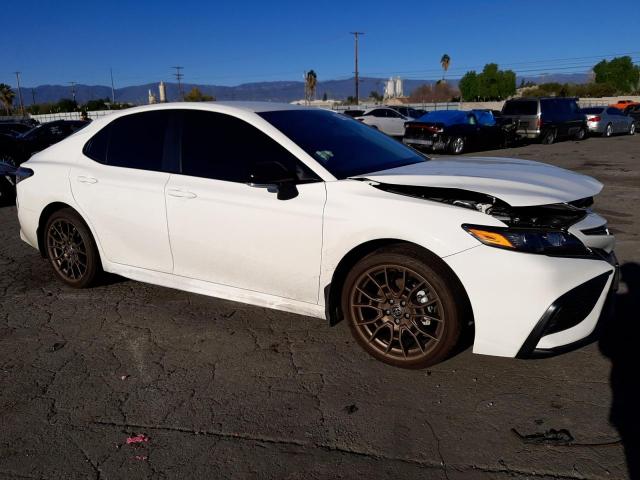 4T1G31AKXPU050981 - 2023 TOYOTA CAMRY SE NIGHT SHADE WHITE photo 4