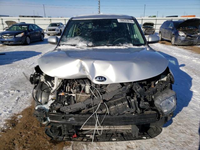 KNDJ23AU2L7733373 - 2020 KIA SOUL LX SILVER photo 5