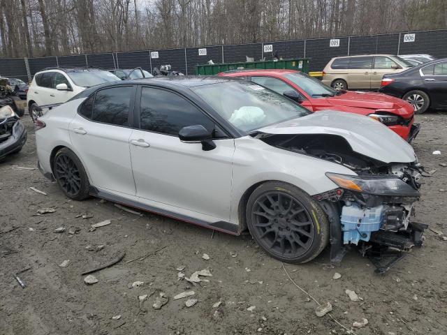 4T1KZ1AKXMU056512 - 2021 TOYOTA CAMRY TRD WHITE photo 4