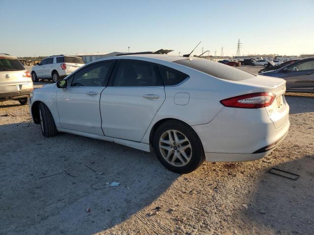 3FA6P0H71GR257823 - 2016 FORD FUSION SE WHITE photo 2