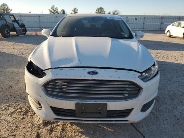 3FA6P0H71GR257823 - 2016 FORD FUSION SE WHITE photo 5