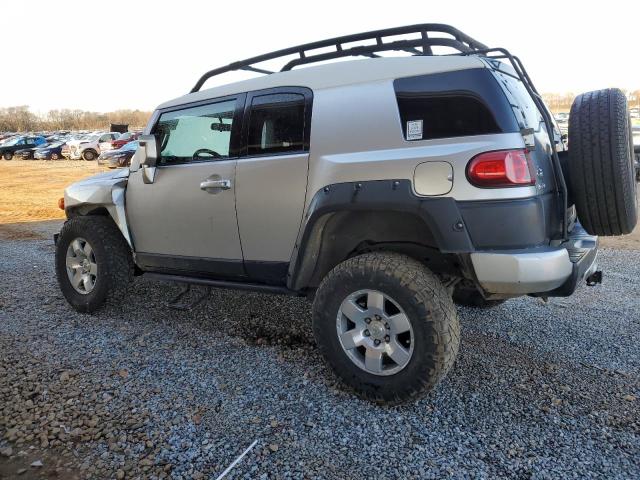 JTEBU11F070007672 - 2007 TOYOTA FJ CRUISER SILVER photo 2