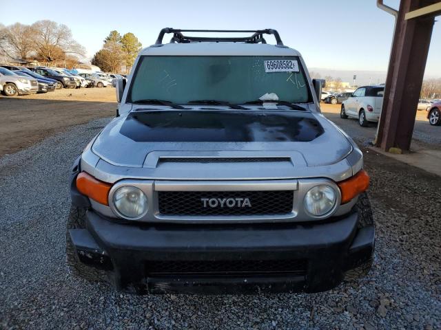 JTEBU11F070007672 - 2007 TOYOTA FJ CRUISER SILVER photo 5