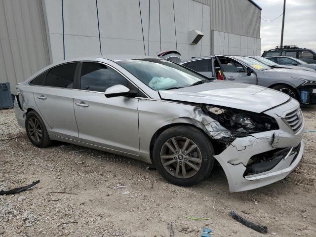 5NPE24AF1FH183236 - 2015 HYUNDAI SONATA SE SILVER photo 4