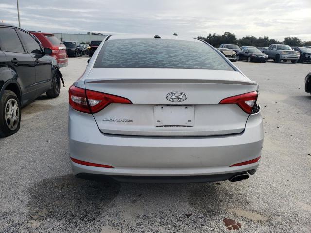 5NPE24AF1FH183236 - 2015 HYUNDAI SONATA SE SILVER photo 6