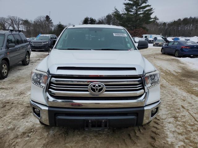 5TFUY5F15HX672744 - 2017 TOYOTA TUNDRA DOUBLE CAB SR/SR5 WHITE photo 5