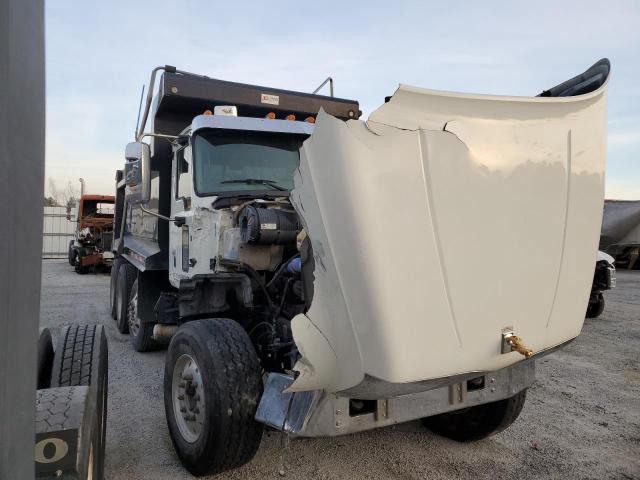 1M2AX07C6JM038547 - 2018 MACK 700 GU700 WHITE photo 2