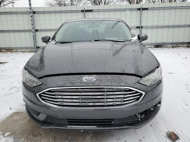 3FA6P0H7XJR156741 - 2018 FORD FUSION SE GRAY photo 5