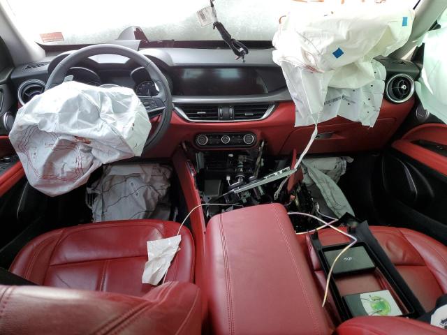 ZASFAKPN0J7B89625 - 2018 ALFA ROMEO STELVIO SPORT Schwarz Foto 8