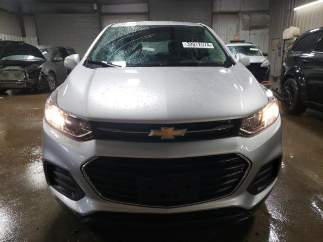 KL7CJKSB2JB569228 - 2018 CHEVROLET TRAX LS SILVER photo 5