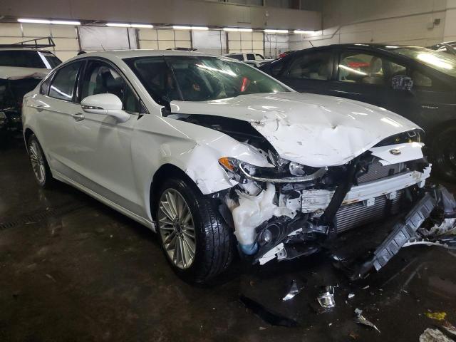 3FA6P0T91GR366551 - 2016 FORD FUSION SE WHITE photo 4