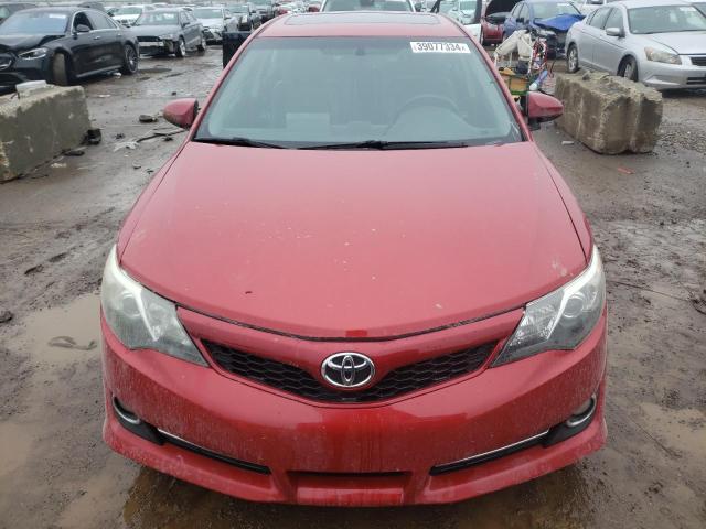 4T1BK1FK5EU545916 - 2014 TOYOTA CAMRY SE RED photo 5