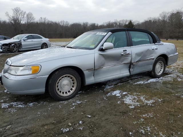 1LNHM81W7YY903280 - 2000 LINCOLN TOWN CAR EXECUTIVE SILVER photo 1