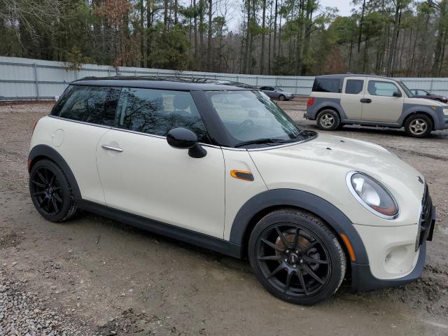 WMWXP5C59G2D15554 - 2016 MINI COOPER WHITE photo 4