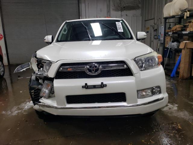 JTEBU5JR0D5125432 - 2013 TOYOTA 4RUNNER SR5 WHITE photo 5