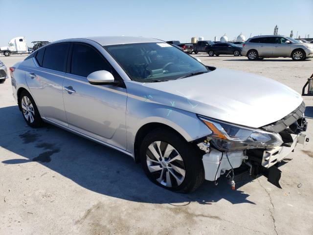 1N4BL4BV7KC239407 - 2019 NISSAN ALTIMA S SILVER photo 4