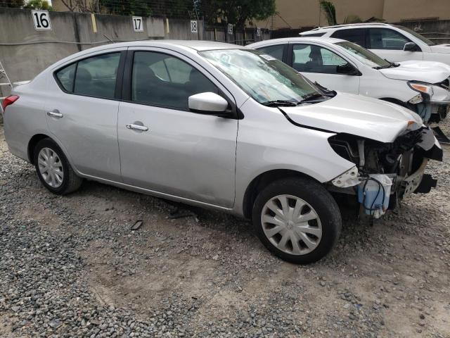 3N1CN7AP5JL866819 - 2018 NISSAN VERSA SILVER photo 4