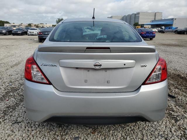 3N1CN7AP1KL825346 - 2019 NISSAN VERSA S SILVER photo 6