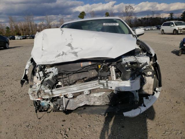 3FA6P0HD5JR164901 - 2018 FORD FUSION SE WHITE photo 5