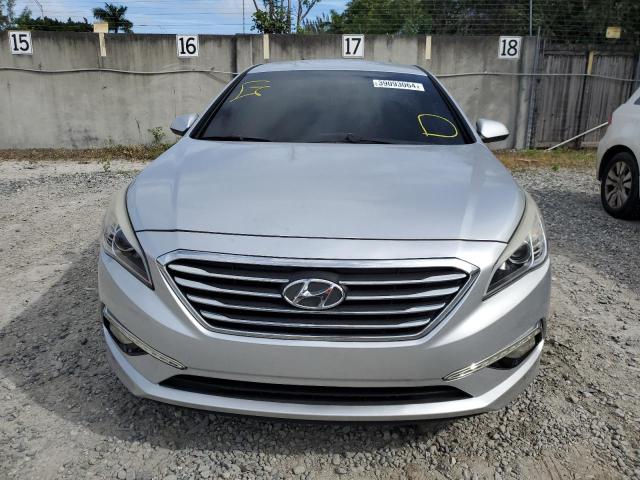 5NPE24AF7FH196783 - 2015 HYUNDAI SONATA SE SILVER photo 5