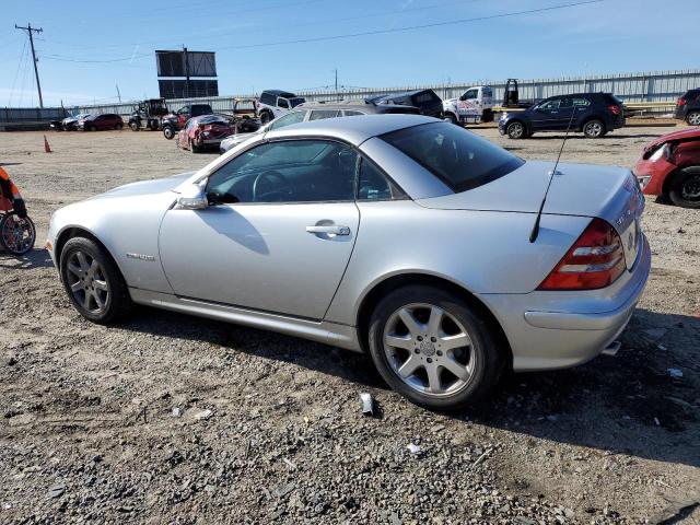 WDBKK49F92F258629 - 2002 MERCEDES-BENZ SLK 230 KOMPRESSOR SILVER photo 2