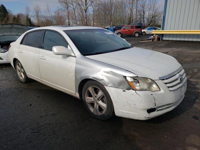 4T1BK36B35U046236 - 2005 TOYOTA AVALON TOU XL WHITE photo 4