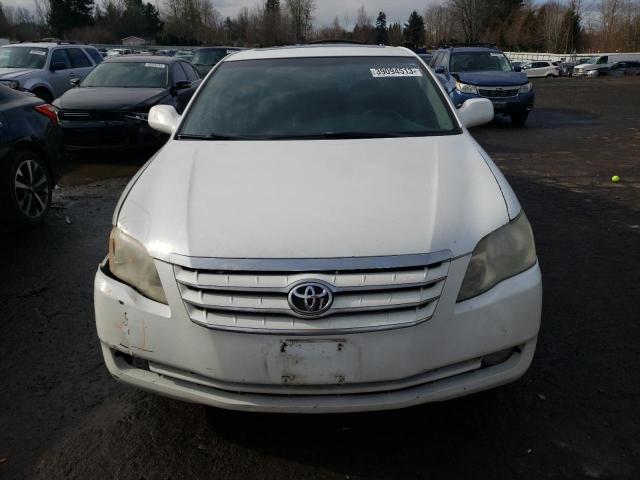 4T1BK36B35U046236 - 2005 TOYOTA AVALON TOU XL WHITE photo 5