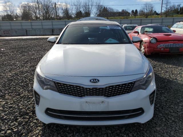 5XXGW4L23JG209721 - 2018 KIA OPTIMA SX WHITE photo 5