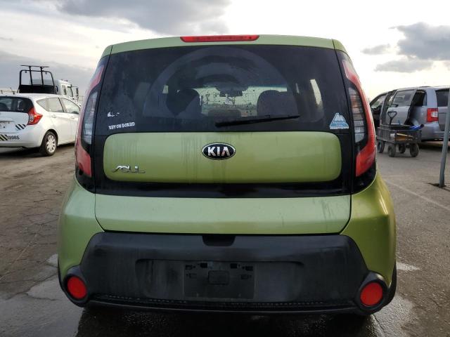 KNDJN2A22F7760223 - 2015 KIA SOUL GREEN photo 6