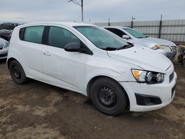 1G1JA6SH3D4196921 - 2013 CHEVROLET SONIC LS WHITE photo 4