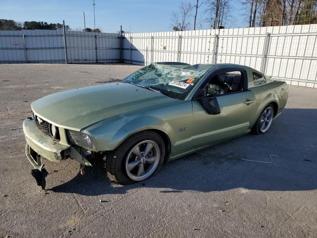 1ZVFT82H455193439 - 2005 FORD MUSTANG GT GREEN photo 1