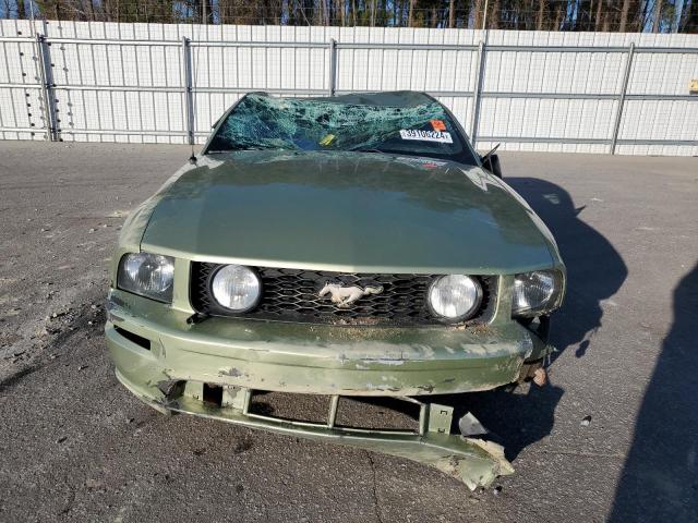 1ZVFT82H455193439 - 2005 FORD MUSTANG GT GREEN photo 5
