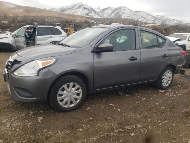 3N1CN7AP7GL879452 - 2016 NISSAN VERSA S GRAY photo 1