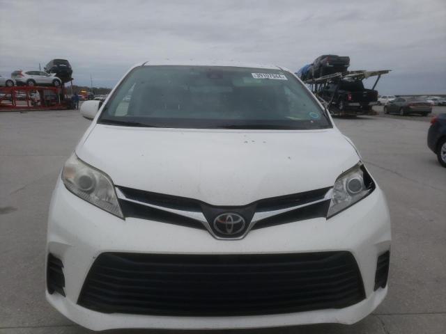 5TDKZ3DC6JS906141 - 2018 TOYOTA SIENNA LE WHITE photo 5