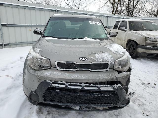 KNDJN2A25F7192565 - 2015 KIA SOUL GRAY photo 5