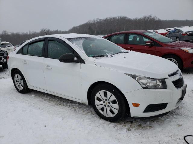 1G1PA5SGXD7321441 - 2013 CHEVROLET CRUZE LS WHITE photo 4