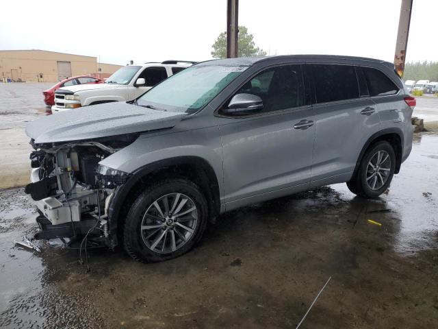 5TDKZRFH7HS525792 - 2017 TOYOTA HIGHLANDER SE SILVER photo 1