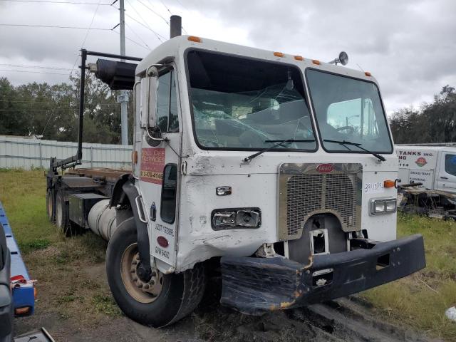 1NPZL00X36D716834 - 2006 PETERBILT 320 WHITE photo 1