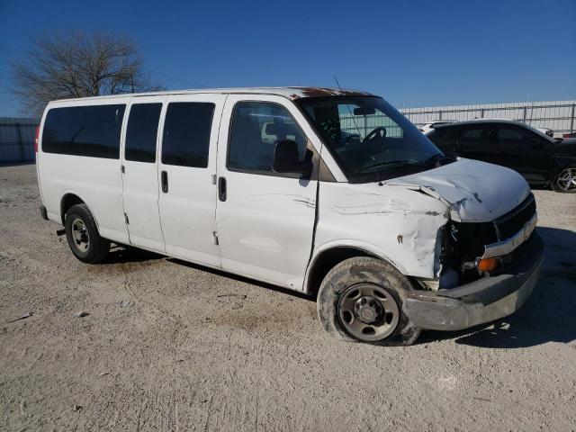 1GAHG39K791171283 - 2009 CHEVROLET EXPRESS G3 WHITE photo 4