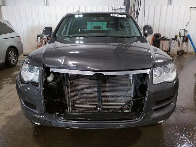 WVGBE77L09D002240 - 2009 VOLKSWAGEN TOUAREG 2 V6 GRAY photo 5