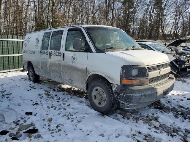 1GCWGBFFXH1126014 - 2017 CHEVROLET EXPRESS G2 WHITE photo 4