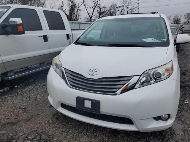 5TDYK3DC3CS270652 - 2012 TOYOTA SIENNA XLE WHITE photo 5