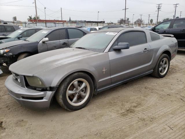 1ZVFT80N665174868 - 2006 FORD MUSTANG SILVER photo 1