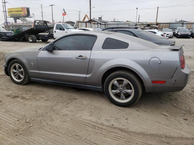 1ZVFT80N665174868 - 2006 FORD MUSTANG SILVER photo 2